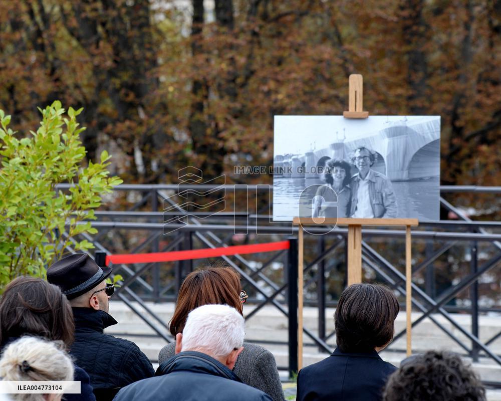 Inauguration of The Place Du Pont Neuf Christo and Jeanne Claude - Paris