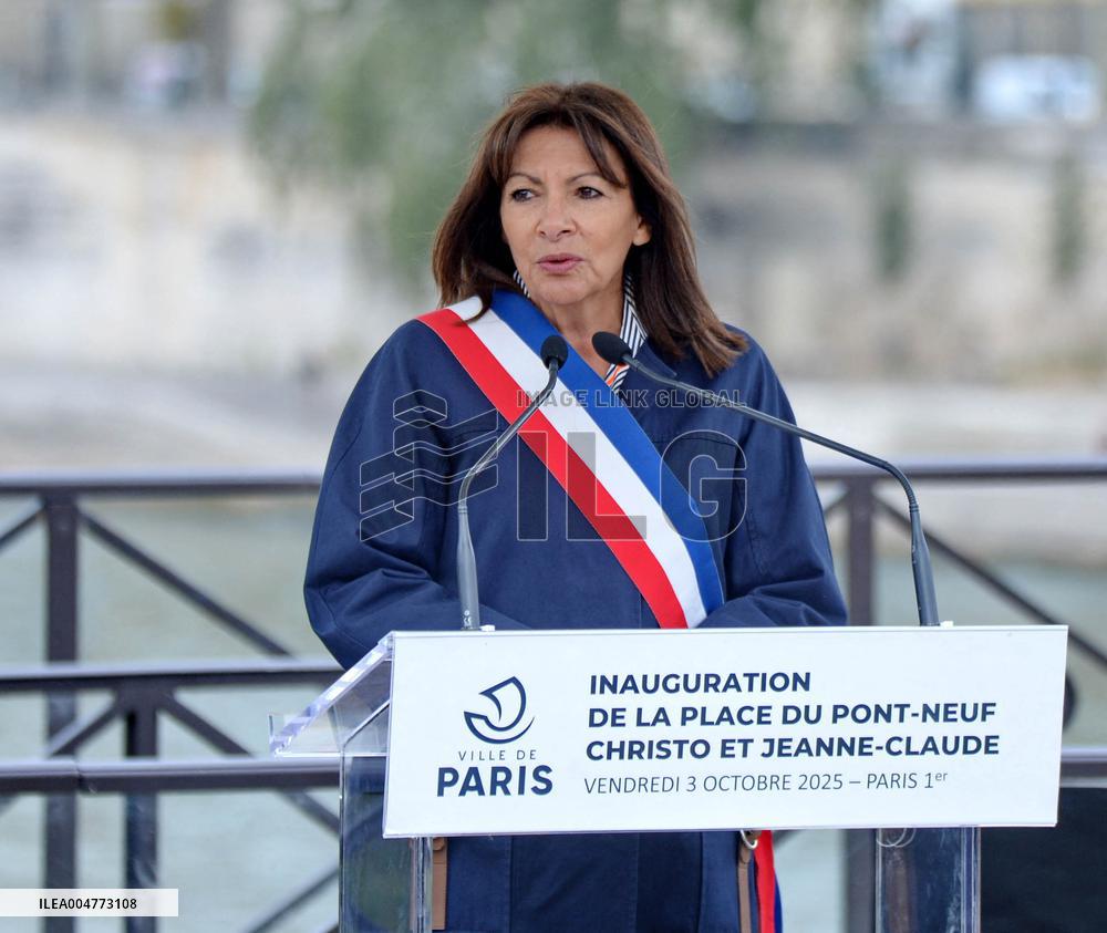 Inauguration of The Place Du Pont Neuf Christo and Jeanne Claude - Paris