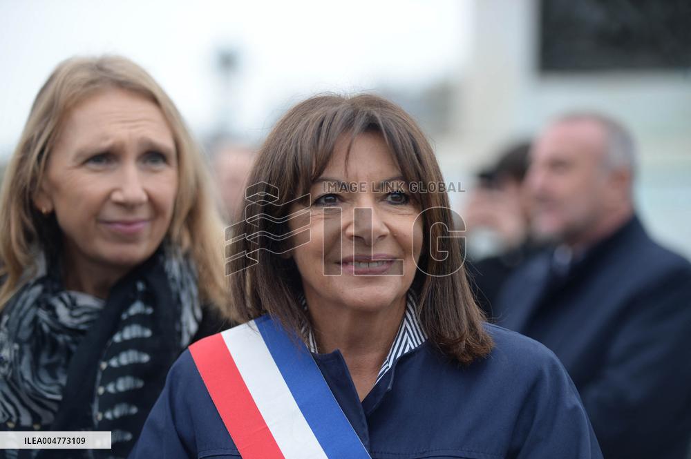 Inauguration of The Place Du Pont Neuf Christo and Jeanne Claude - Paris