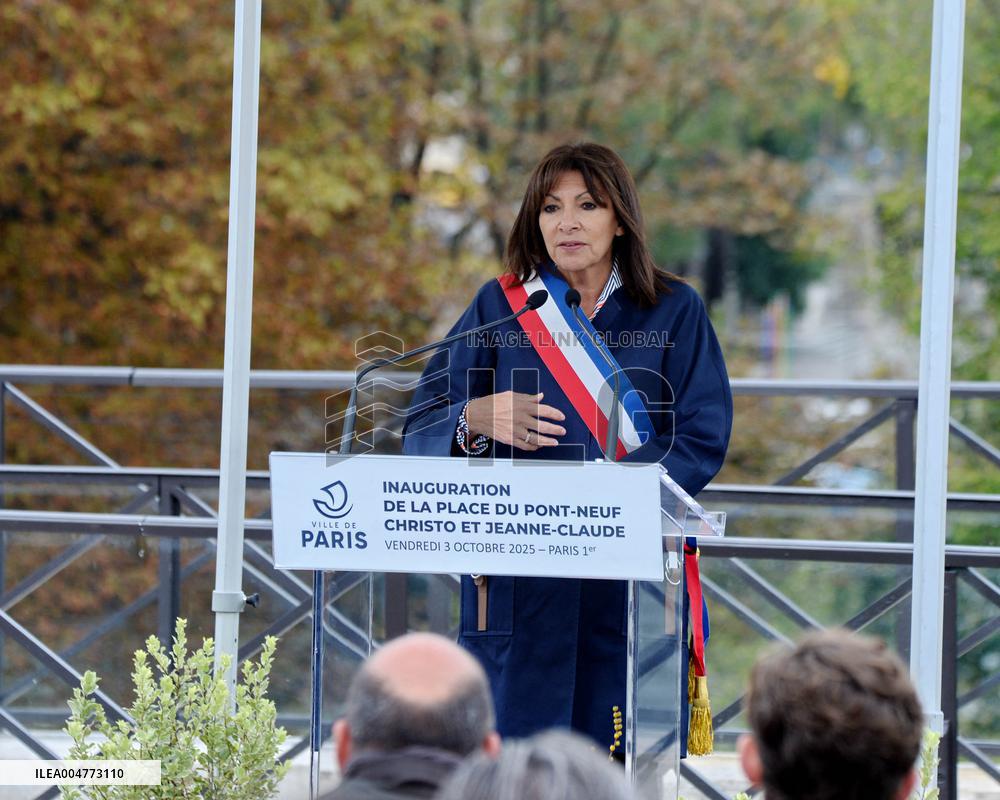 Inauguration of The Place Du Pont Neuf Christo and Jeanne Claude - Paris