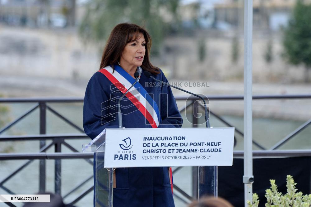 Inauguration of The Place Du Pont Neuf Christo and Jeanne Claude - Paris