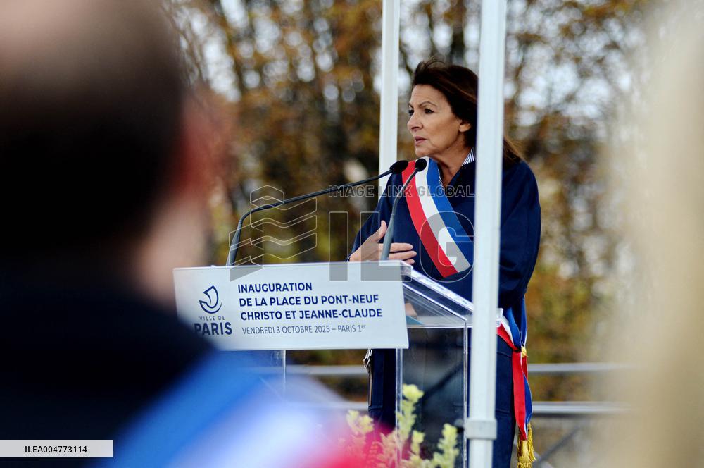 Inauguration of The Place Du Pont Neuf Christo and Jeanne Claude - Paris