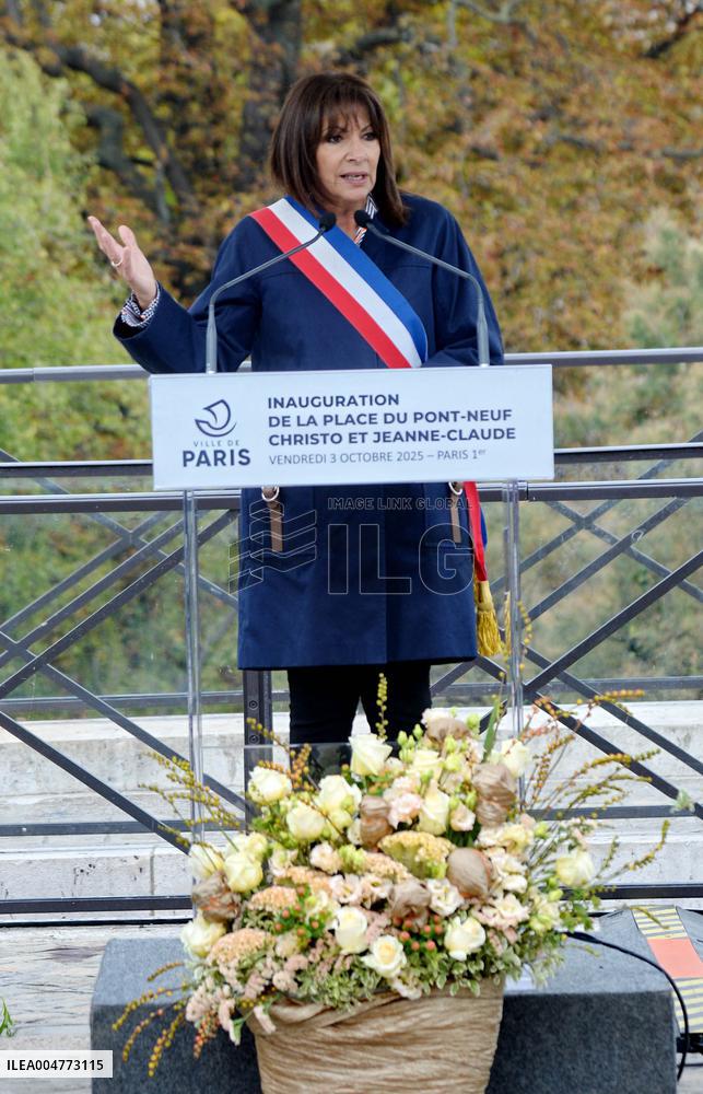 Inauguration of The Place Du Pont Neuf Christo and Jeanne Claude - Paris