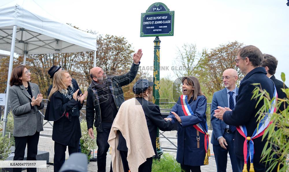Inauguration of The Place Du Pont Neuf Christo and Jeanne Claude - Paris