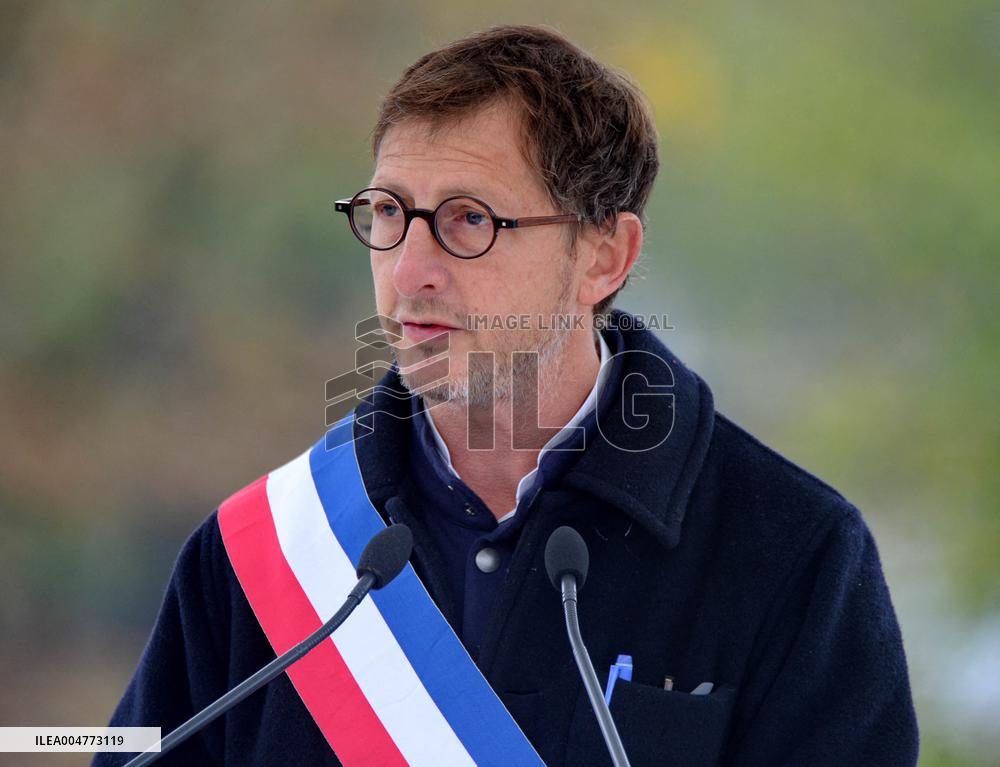 Inauguration of The Place Du Pont Neuf Christo and Jeanne Claude - Paris