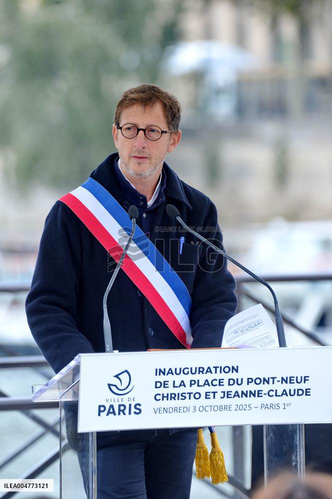 Inauguration of The Place Du Pont Neuf Christo and Jeanne Claude - Paris