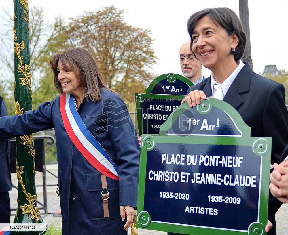 Inauguration of The Place Du Pont Neuf Christo and Jeanne Claude - Paris