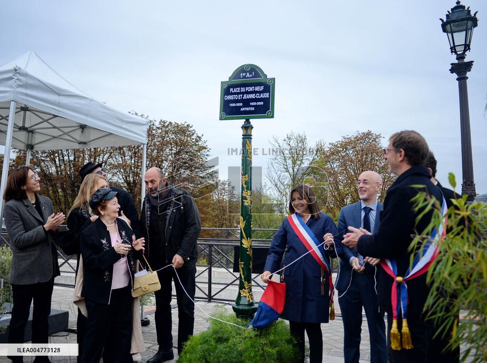 Inauguration of The Place Du Pont Neuf Christo and Jeanne Claude - Paris
