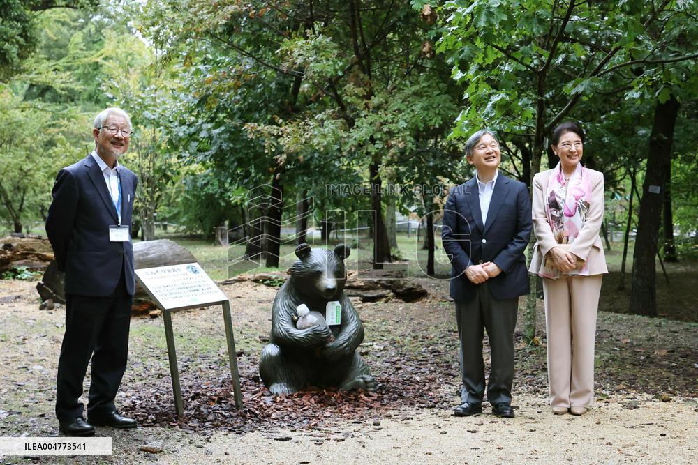 Emperor visits botanical garden in Kyoto