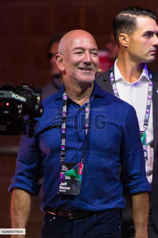 Jeff Bezos Talk With John Elkann At Italian Tech Week - Turin