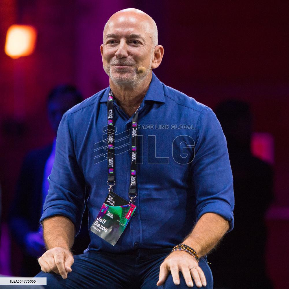 Jeff Bezos Talk With John Elkann At Italian Tech Week - Turin