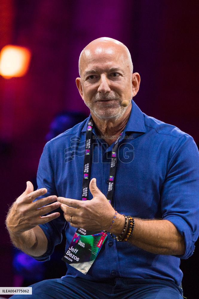 Jeff Bezos Talk With John Elkann At Italian Tech Week - Turin