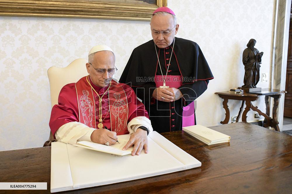 Pope Leo XIV In The Private Library Of The Apostolic Palace - Vatican