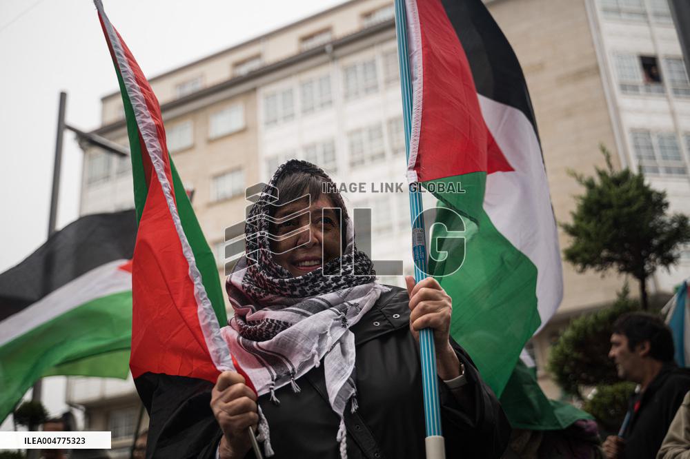 Protests Against The Presence Of Former Israeli PM In La Toja - Spain