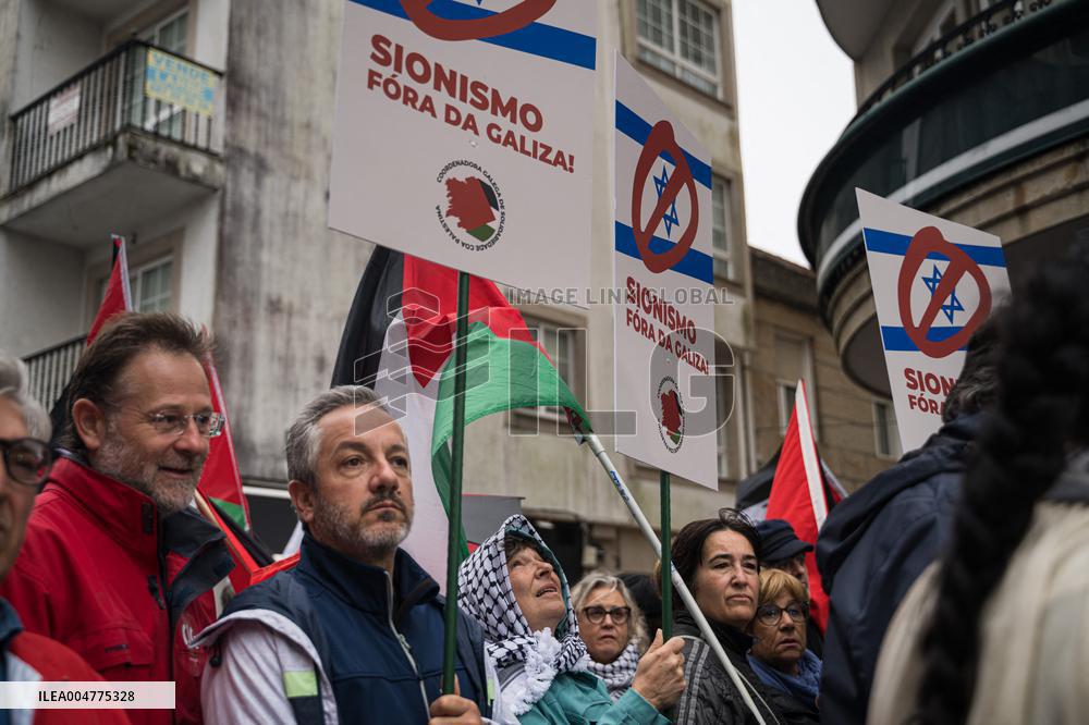 Protests Against The Presence Of Former Israeli PM In La Toja - Spain