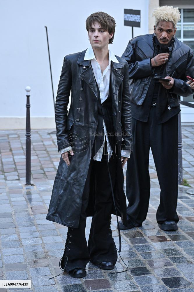 PFW Ann Demeulemeester Outside Arrivals