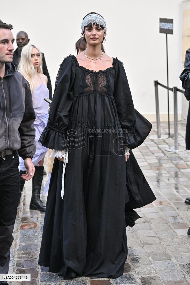 PFW Ann Demeulemeester Outside Arrivals