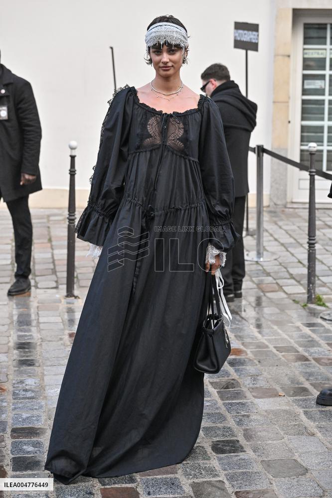 PFW Ann Demeulemeester Outside Arrivals