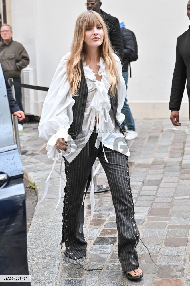 PFW Ann Demeulemeester Outside Arrivals