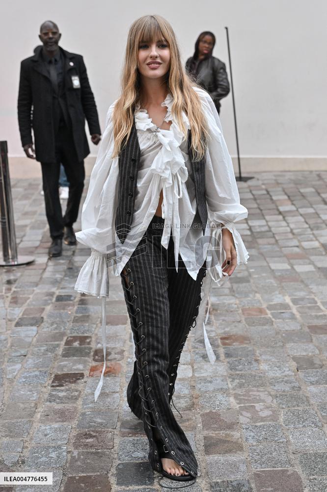PFW Ann Demeulemeester Outside Arrivals