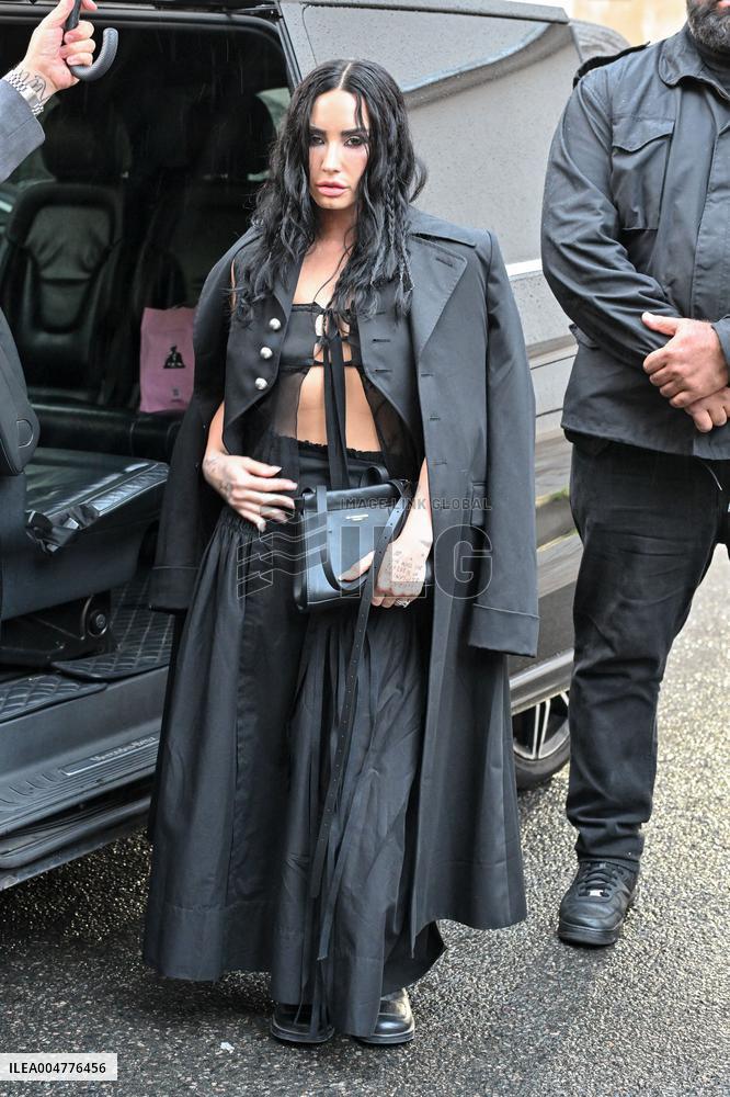 PFW Ann Demeulemeester Outside Arrivals