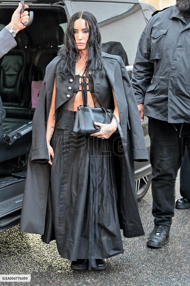 PFW Ann Demeulemeester Outside Arrivals