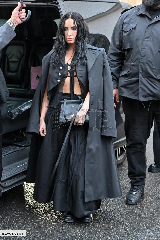 PFW Ann Demeulemeester Outside Arrivals
