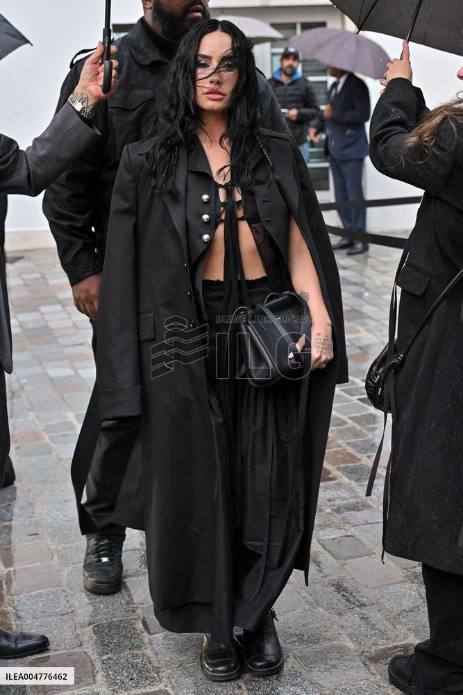 PFW Ann Demeulemeester Outside Arrivals
