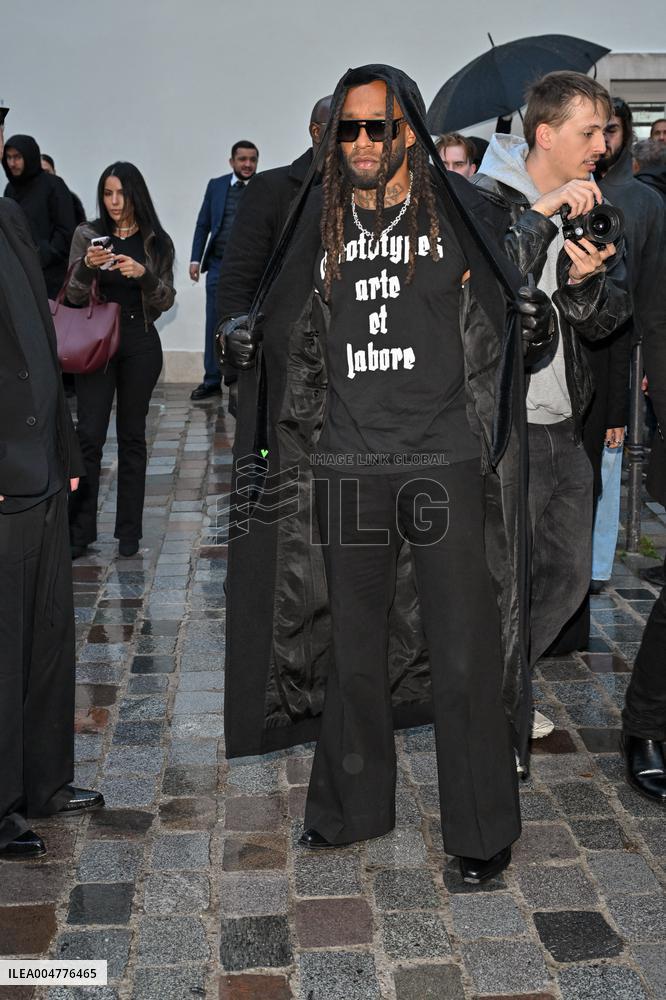 PFW Ann Demeulemeester Outside Arrivals