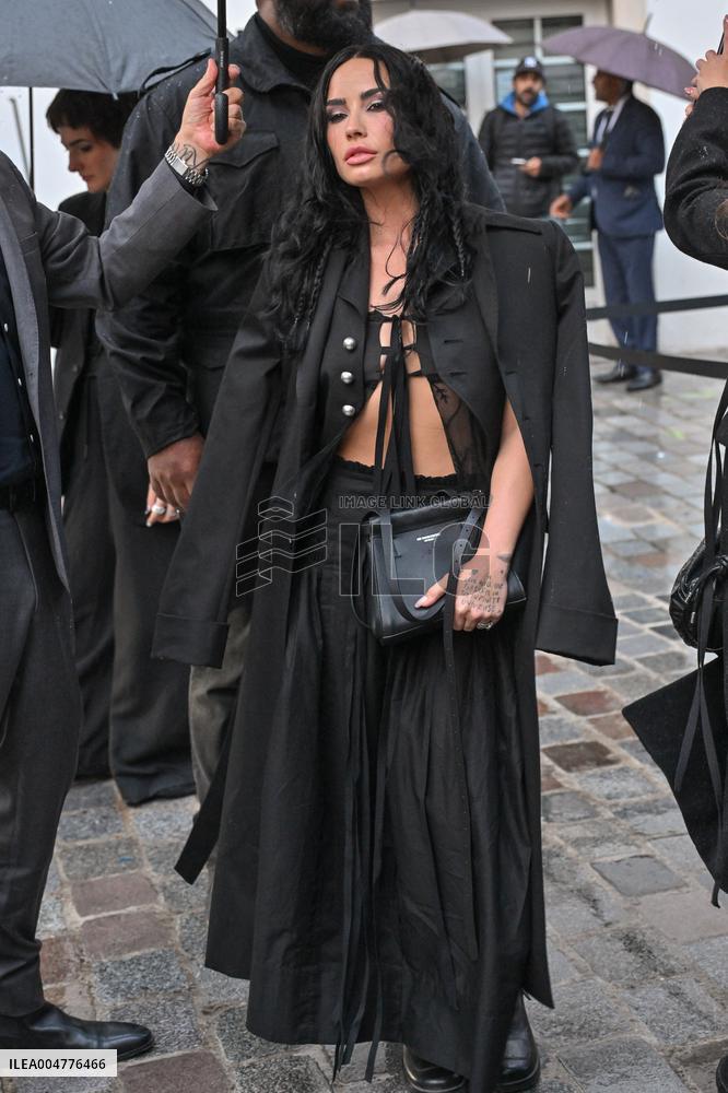 PFW Ann Demeulemeester Outside Arrivals