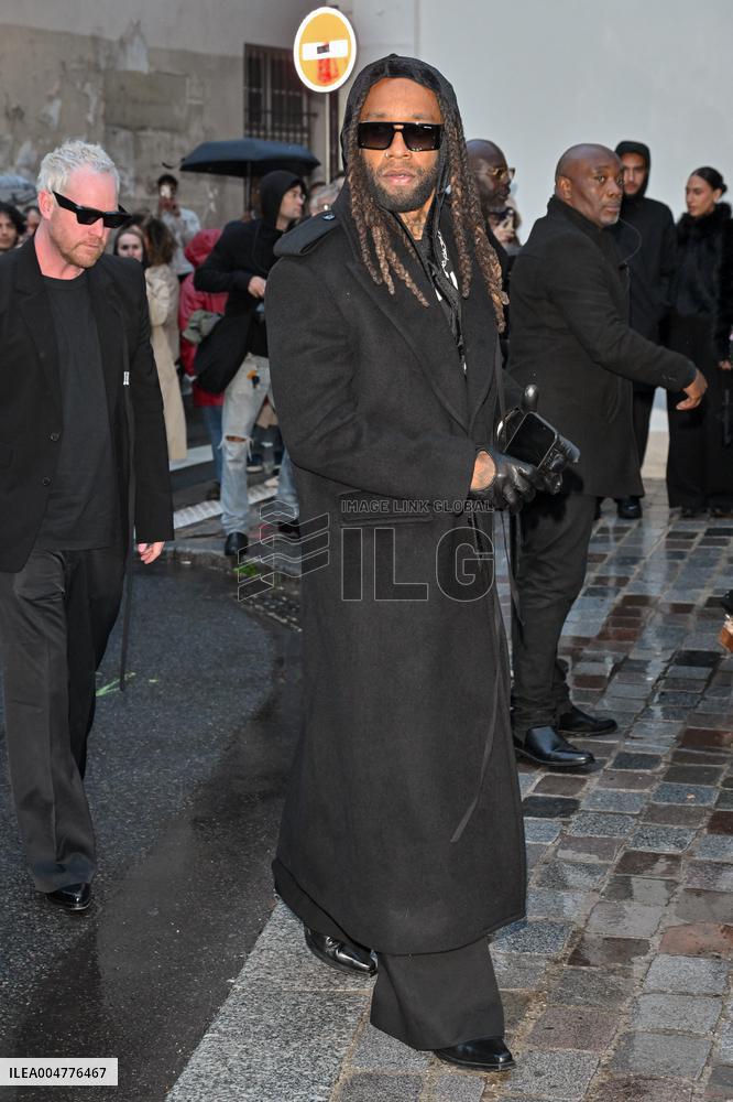 PFW Ann Demeulemeester Outside Arrivals