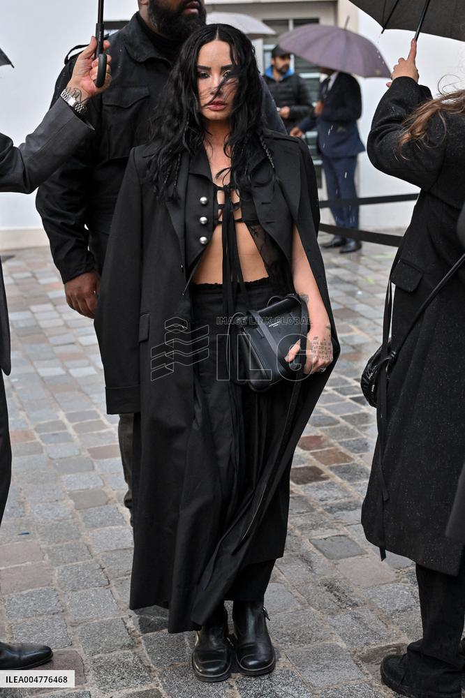 PFW Ann Demeulemeester Outside Arrivals