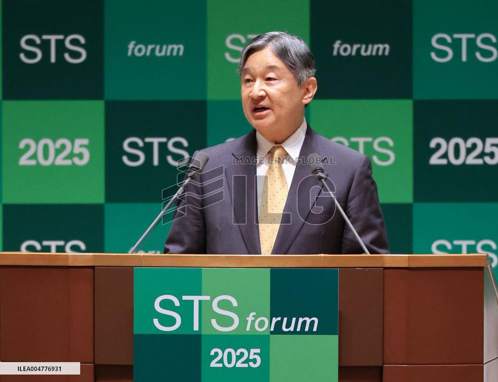 Emperor attends science forum in Kyoto