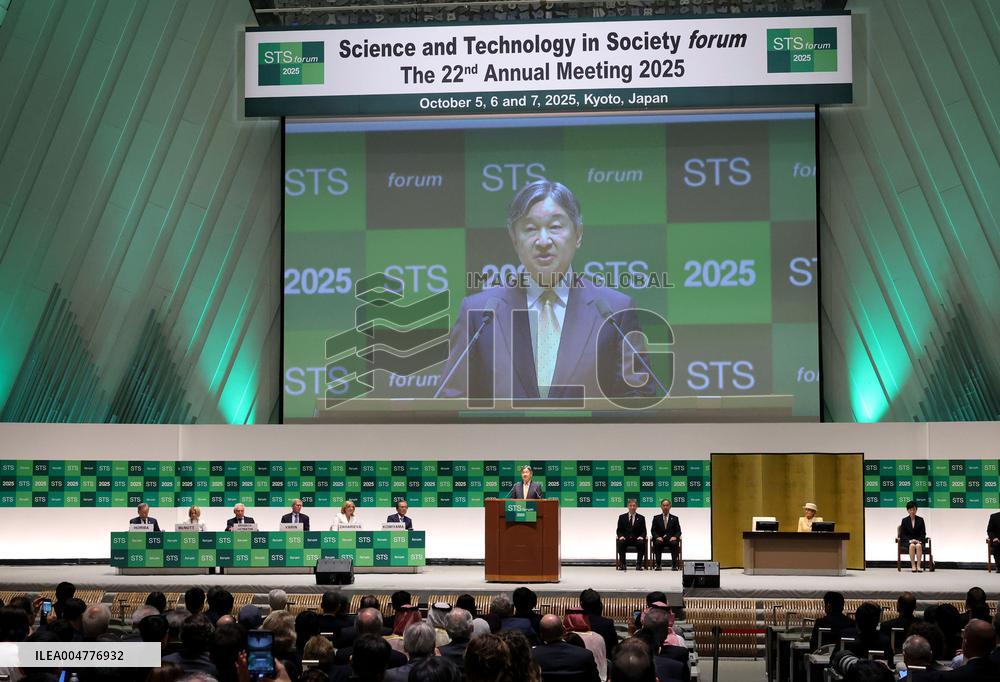 Emperor attends science forum in Kyoto