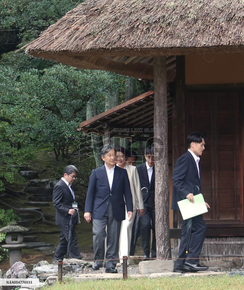 Emperor, empress visit villa in Kyoto