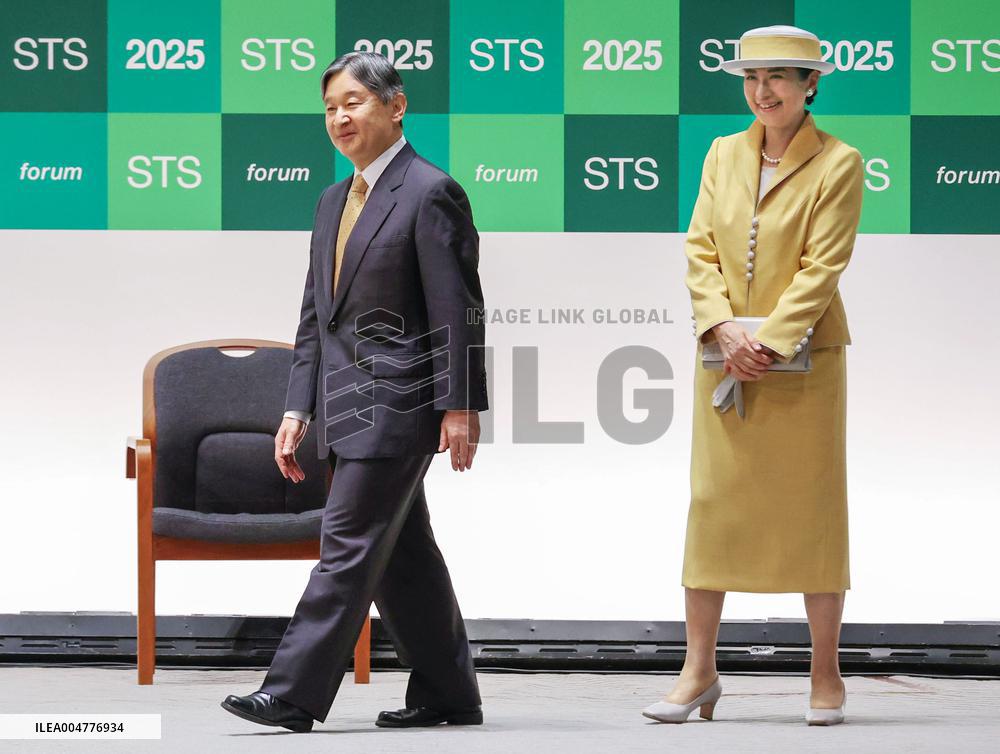 Emperor, empress attend science forum in Kyoto
