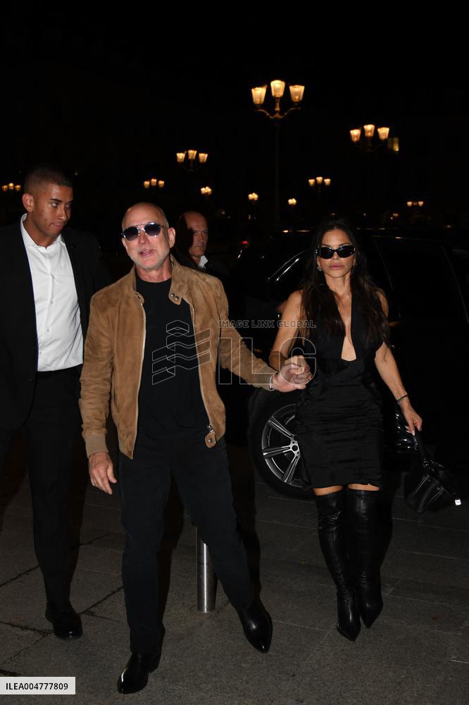 PFW - Jeff Bezos and Lauren Sanchez Arrive at Ritz
