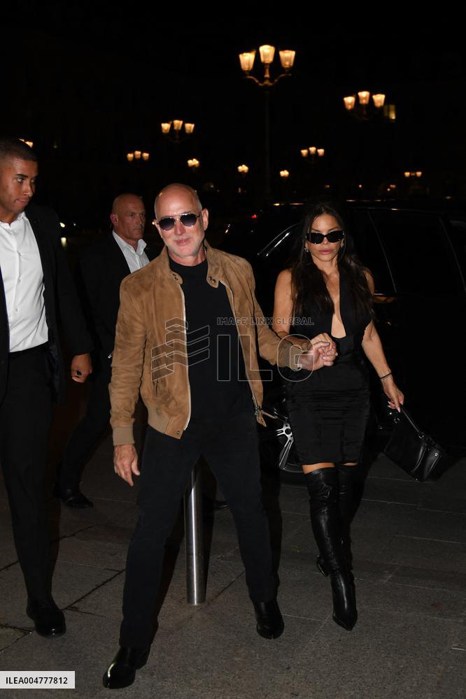 PFW - Jeff Bezos and Lauren Sanchez Arrive at Ritz