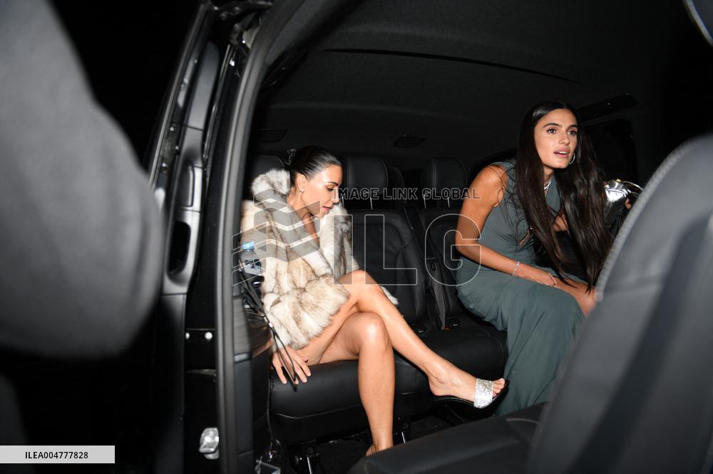 PFW - Kim Kardashian Arrives At Le Sienna Restaurant