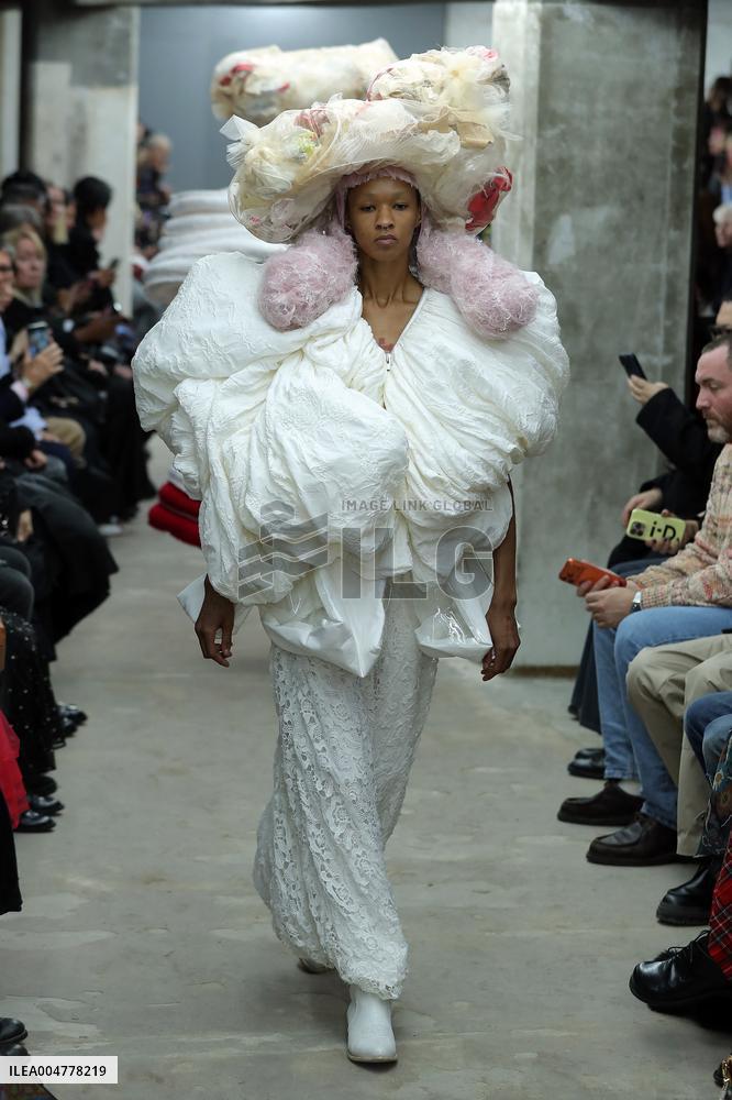 PFW - Comme Des Garcons Runway