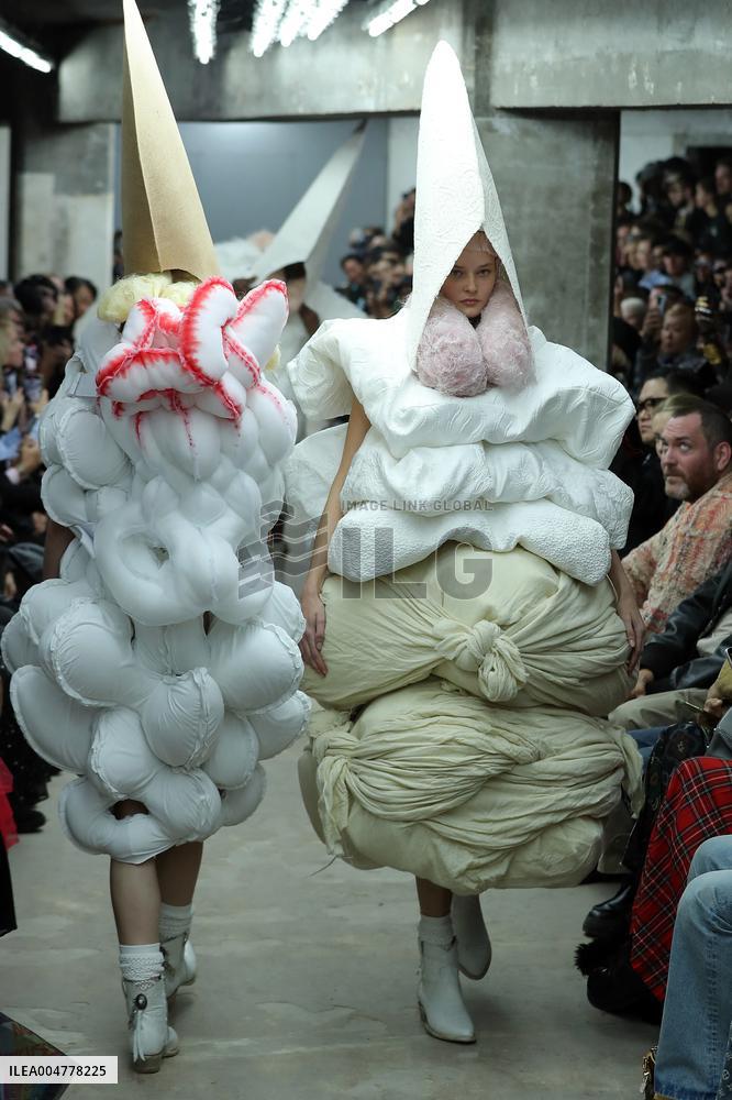 PFW - Comme Des Garcons Runway
