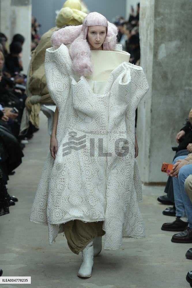 PFW - Comme Des Garcons Runway