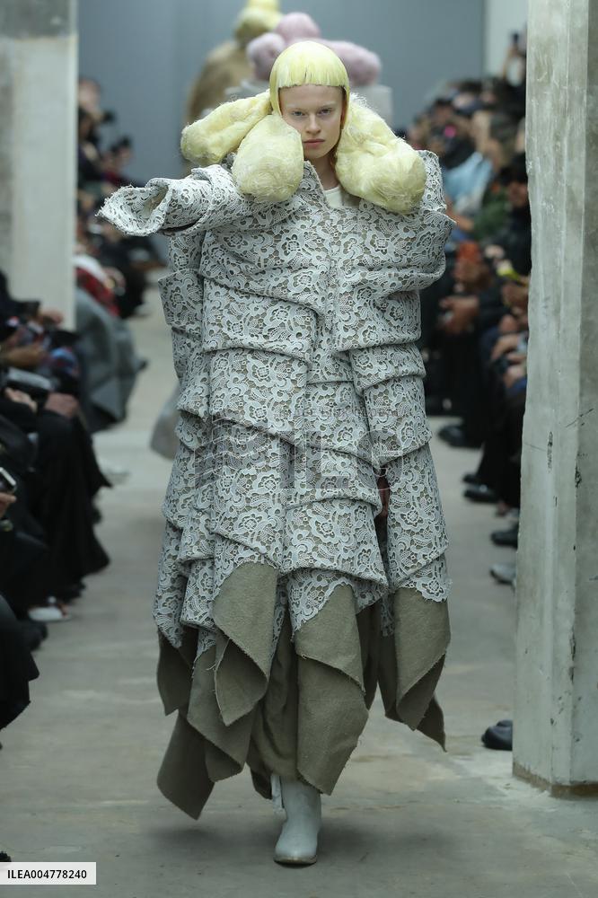 PFW - Comme Des Garcons Runway