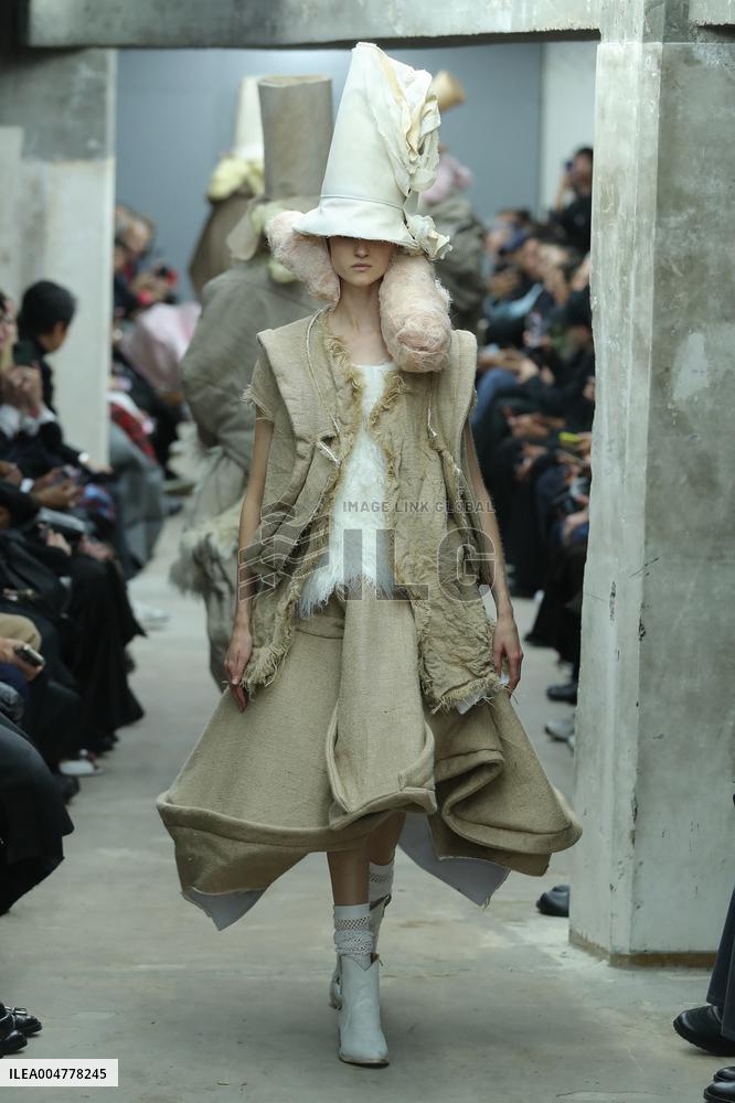 PFW - Comme Des Garcons Runway