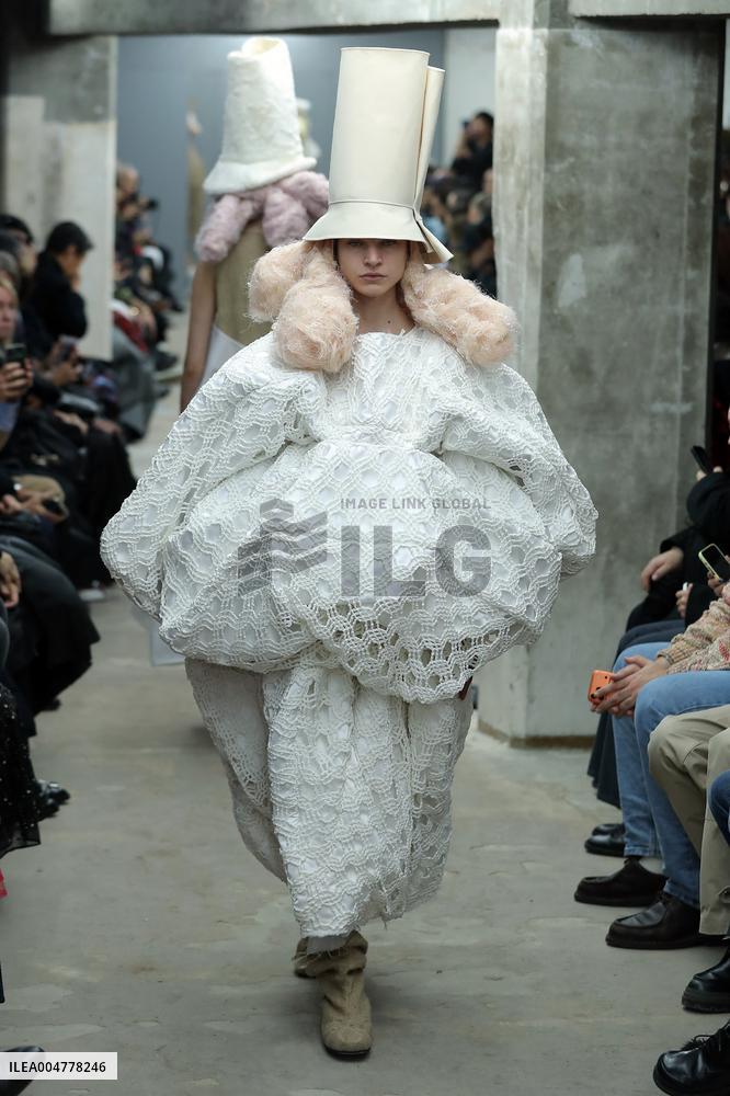PFW - Comme Des Garcons Runway