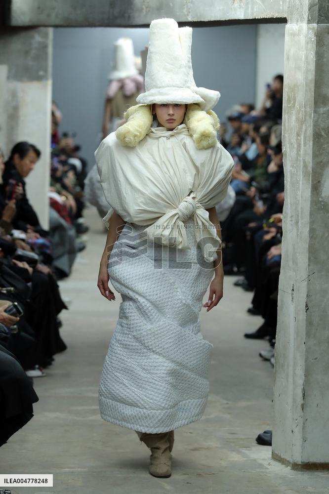 PFW - Comme Des Garcons Runway