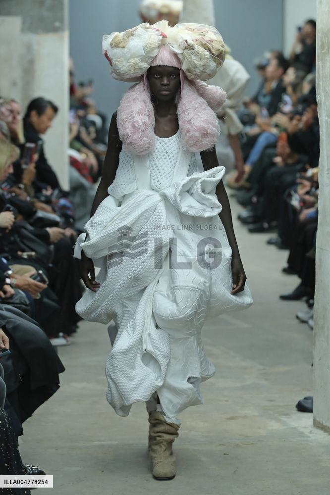 PFW - Comme Des Garcons Runway