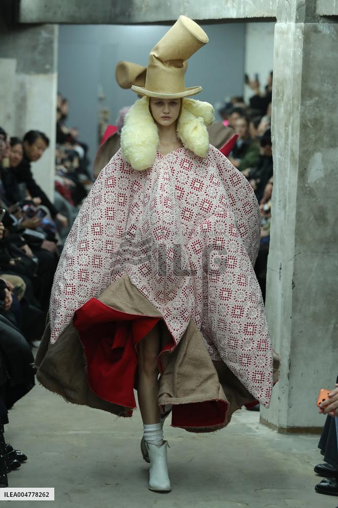 PFW - Comme Des Garcons Runway