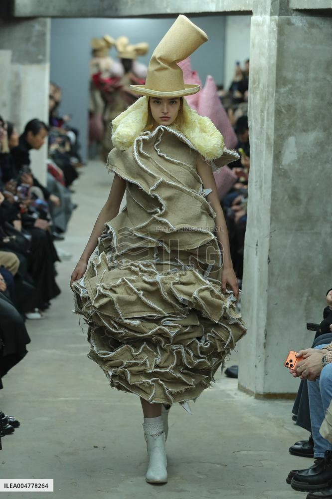 PFW - Comme Des Garcons Runway