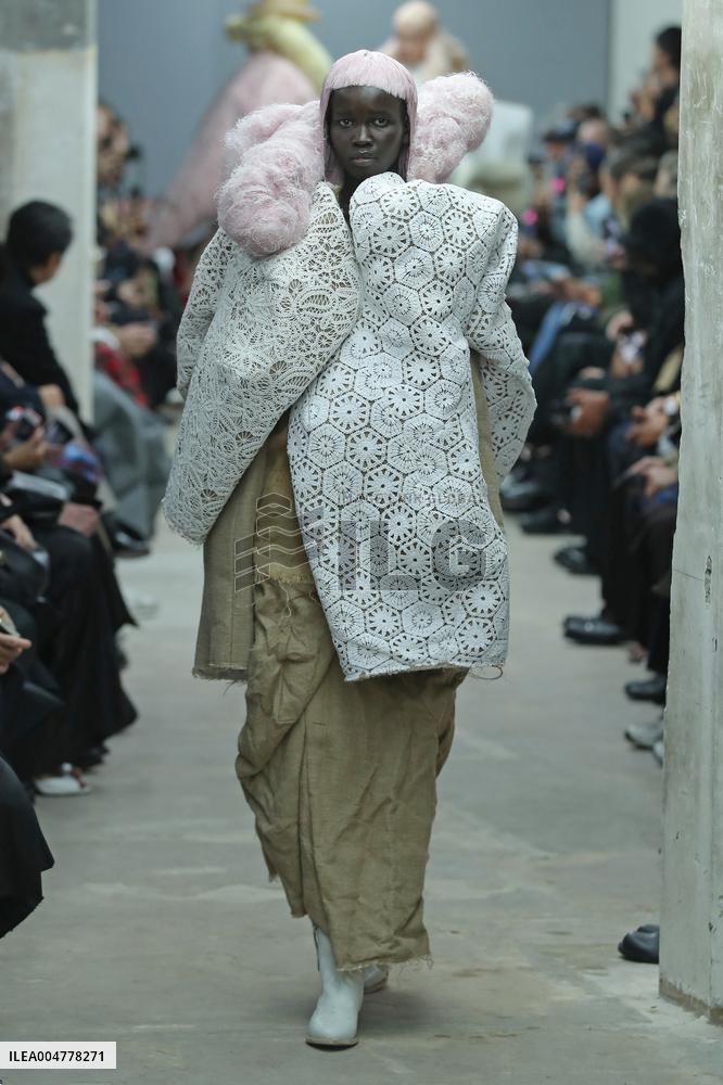 PFW - Comme Des Garcons Runway